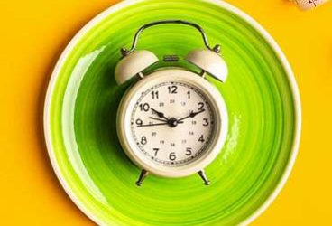 composition-with-plate-alarm-clock-measuring-tape-colored-background-diet-concept-weight-l